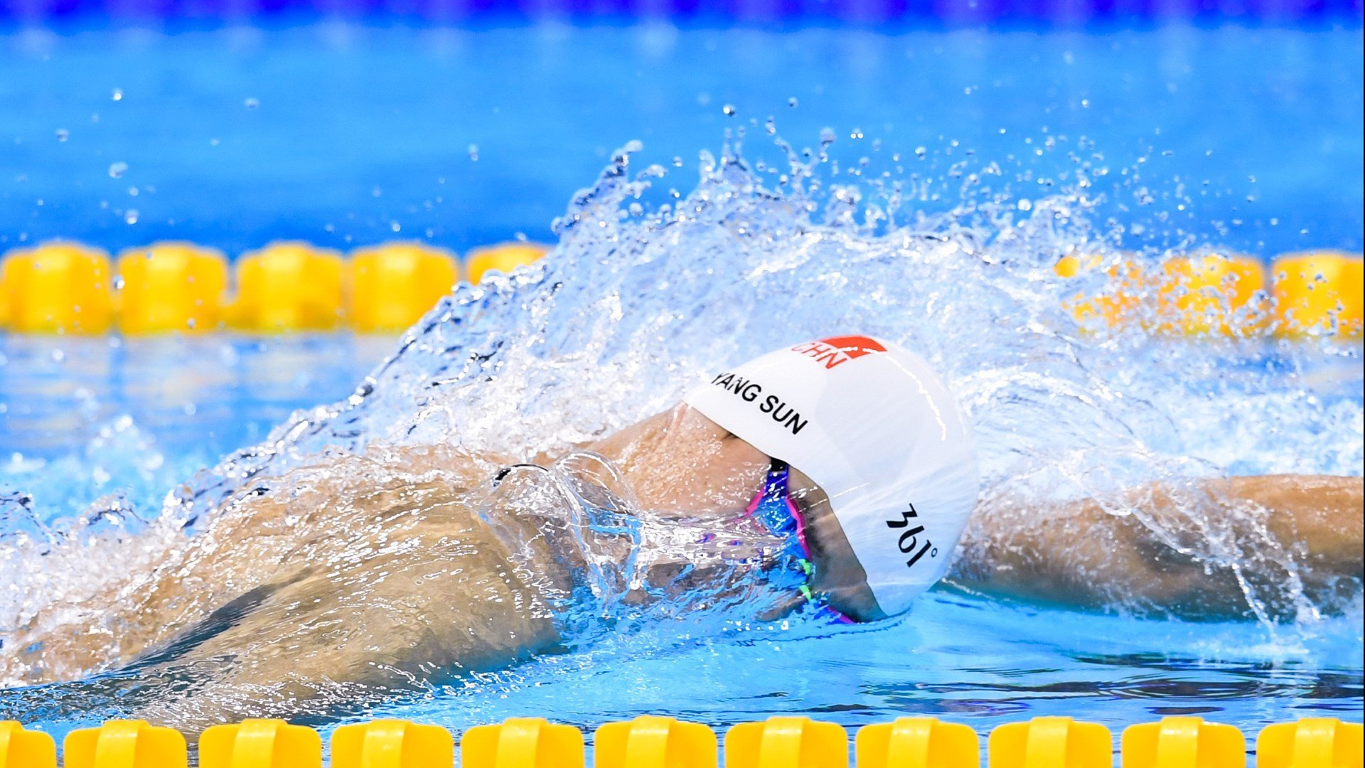 开云平台-火箭险胜魔术，布克在F1街道赛接管比赛，当体育的边界在速度中消融