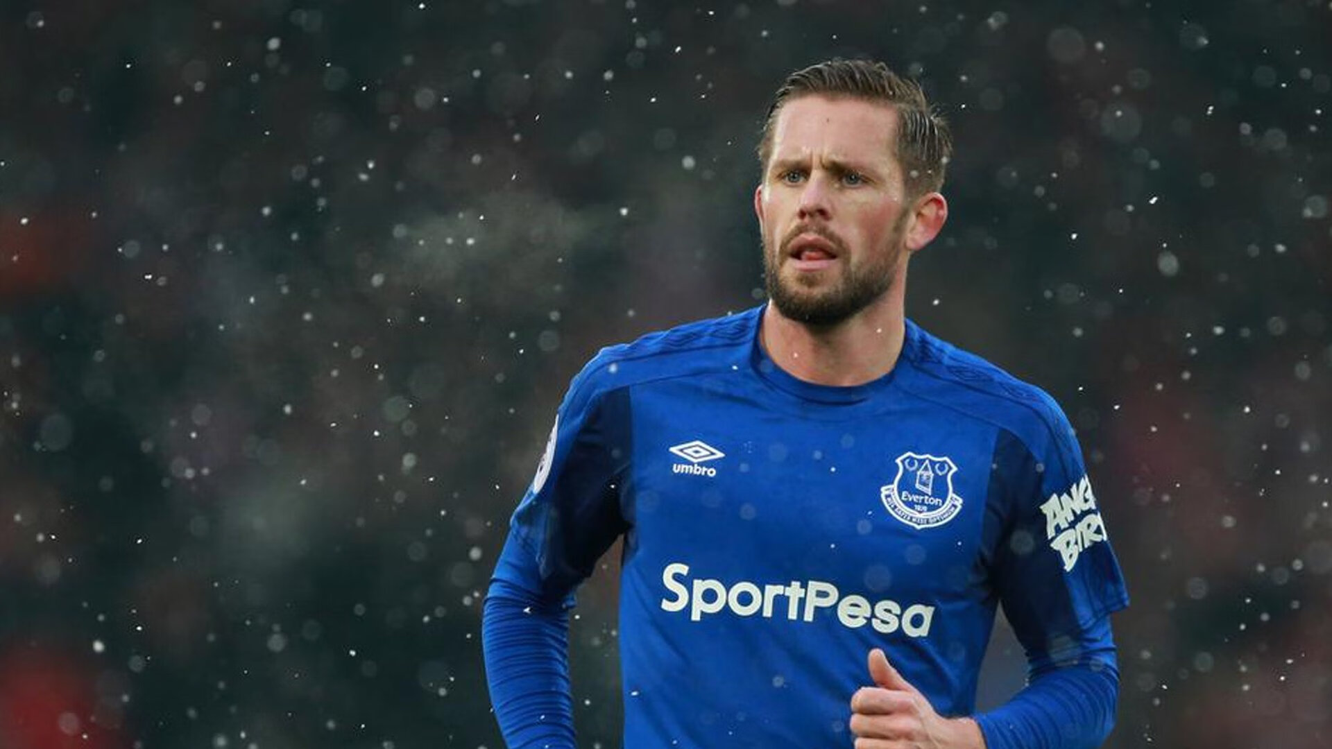 老鹰硬仗破黄蜂,切特F1街道赛上演接管艺术